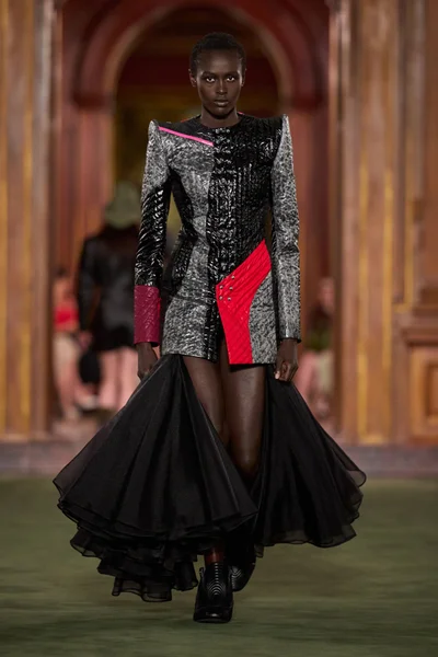 Look 19
